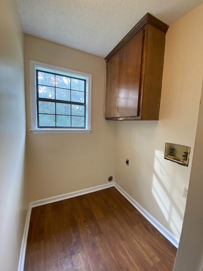 Building Photo - 6111 Vinnie Dr