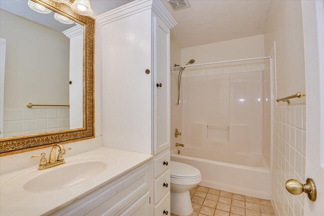 Building Photo - 110 Spring Oak Ln