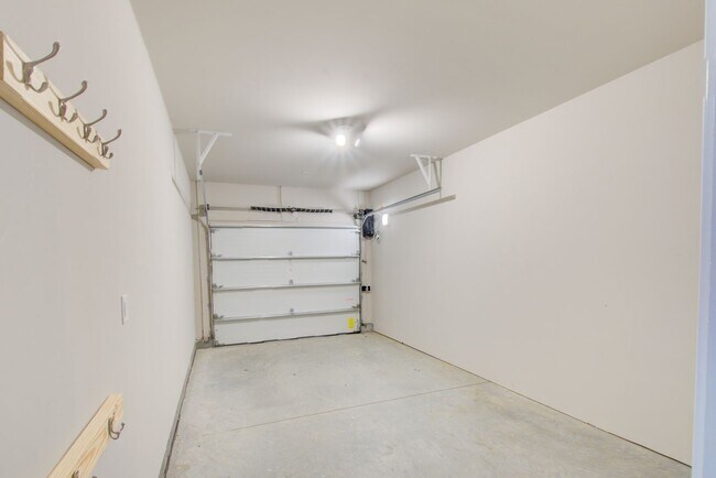 Building Photo - 609 Fishers Ct