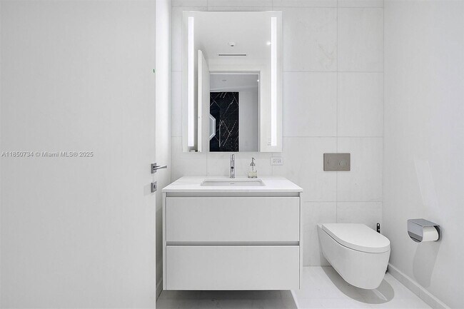 Building Photo - 300 Biscayne Blvd Way