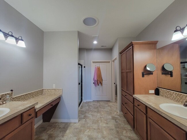 Building Photo - 2460 Bramasole Dr Way