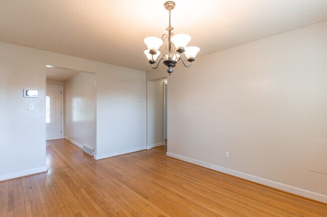 Building Photo - Welcome to this charming 3-bedroom, 2 full...