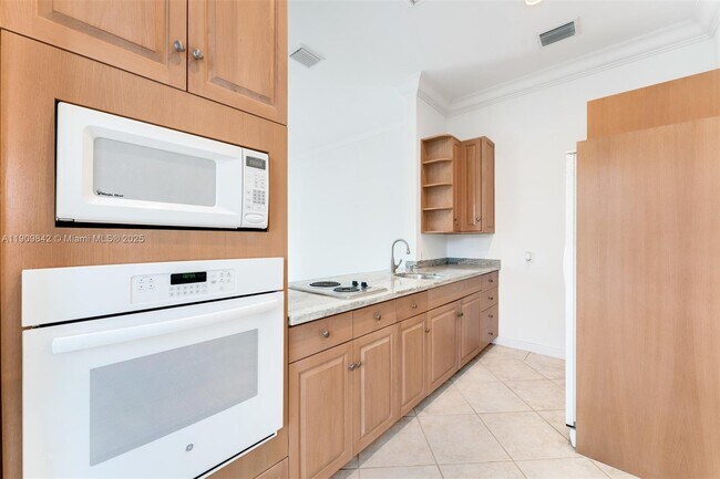 Building Photo - 13032 Mar St