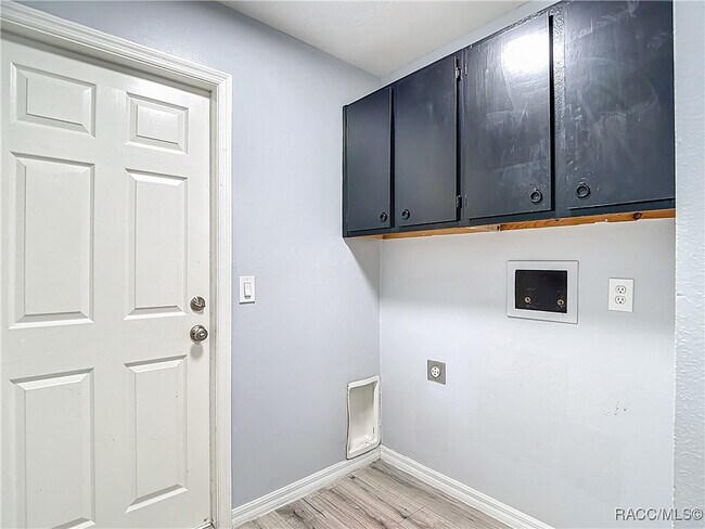 Building Photo - 884 W Massachusetts St