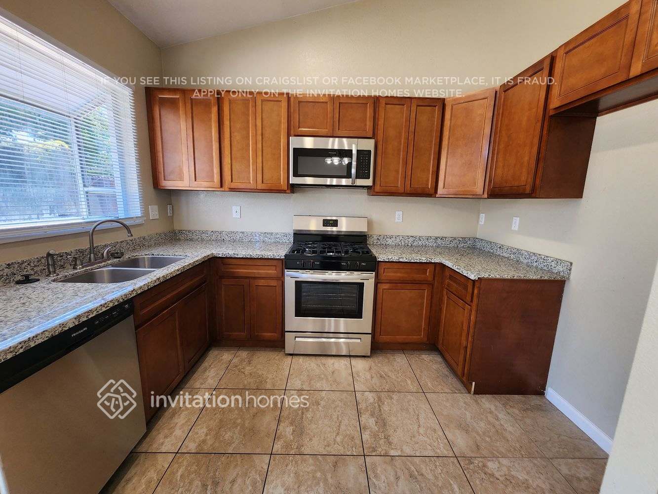 Building Photo - 5012 Fernwood Cir