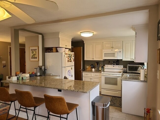 Building Photo - 66-68 Summit St