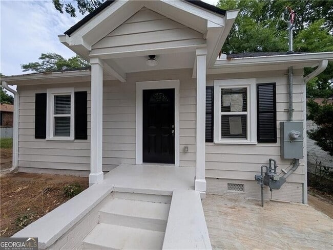 Building Photo - 1377 Pine Ave