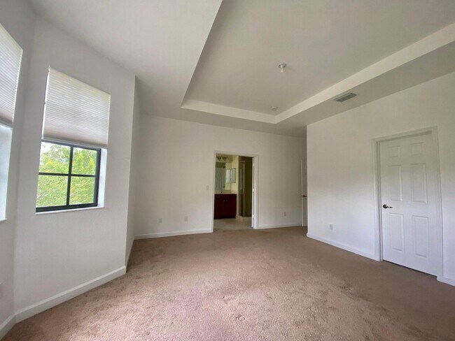 Building Photo - 10283 Wellington Parc Dr