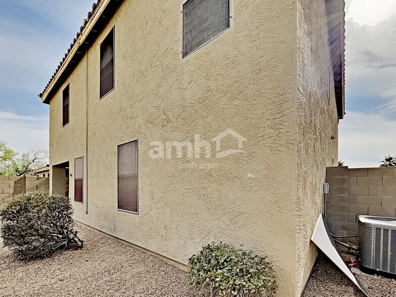 Building Photo - 6133 S Wilson Dr