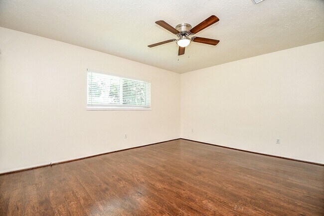 Building Photo - 16823 Cobble Ridge Dr