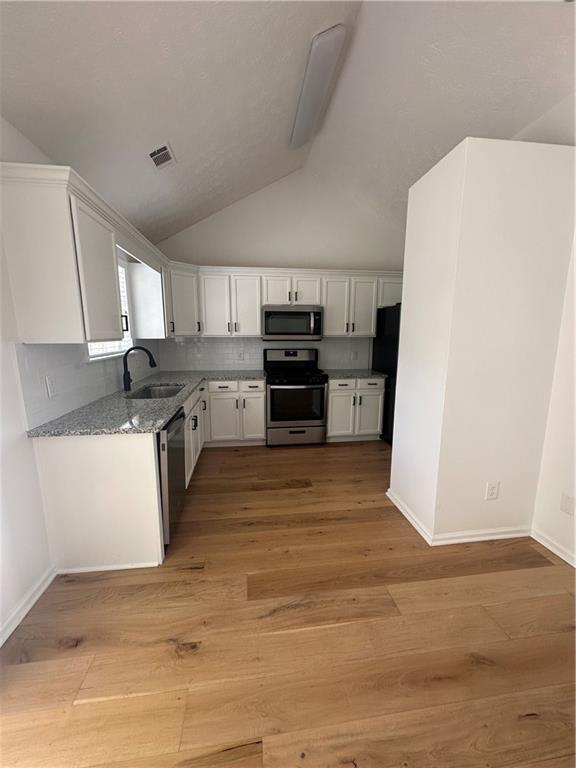 Building Photo - 5125 Tall Oaks Cove