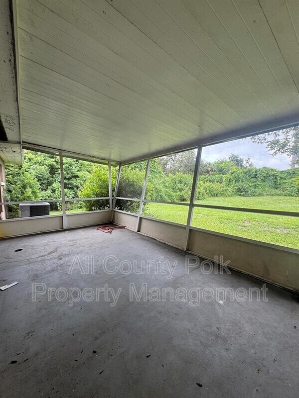 Building Photo - 1625 E Fern Rd