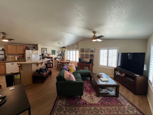 Building Photo - NICE HOME IN THE FOOTHILLS!