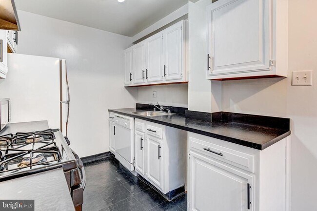 Building Photo - 1601 18th St NW