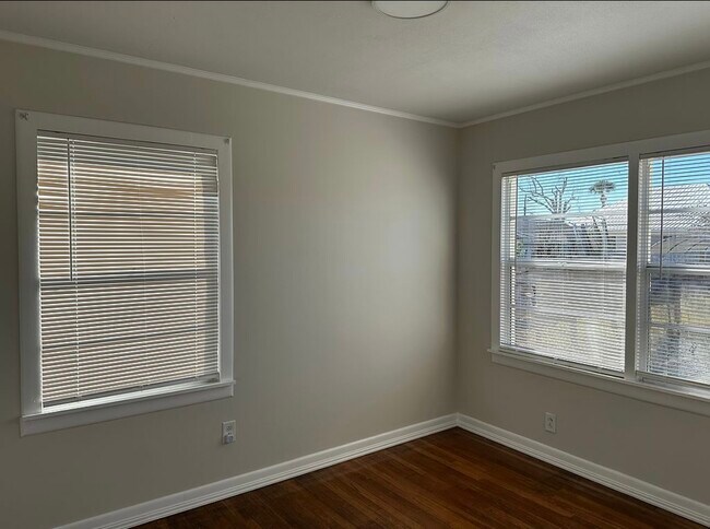 Building Photo - 343 N Bonita Ave
