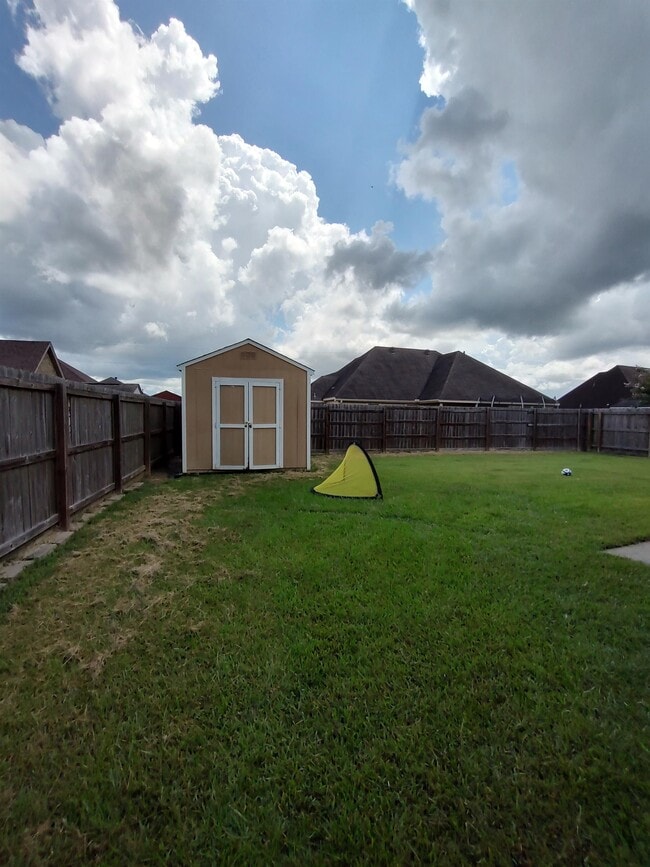 Building Photo - 6790 Woodridge Drive