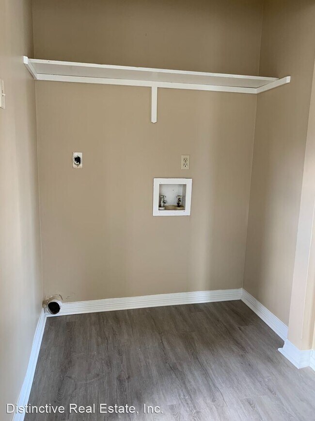Building Photo - 3 br, 1.5 bath House - 104 Parkway North