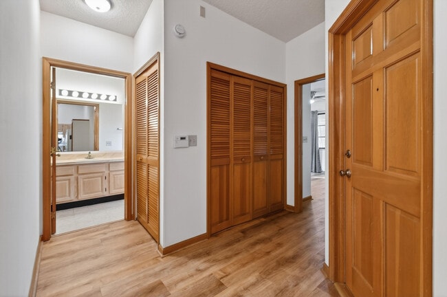 Building Photo - 6016 Pompano St