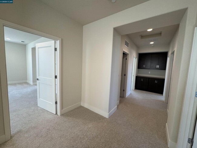 Building Photo - 140 Labrusca Dr