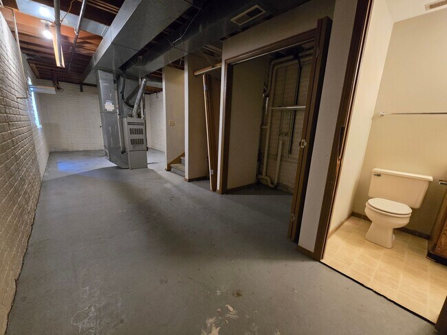 Building Photo - 1501 Northbrook Dr