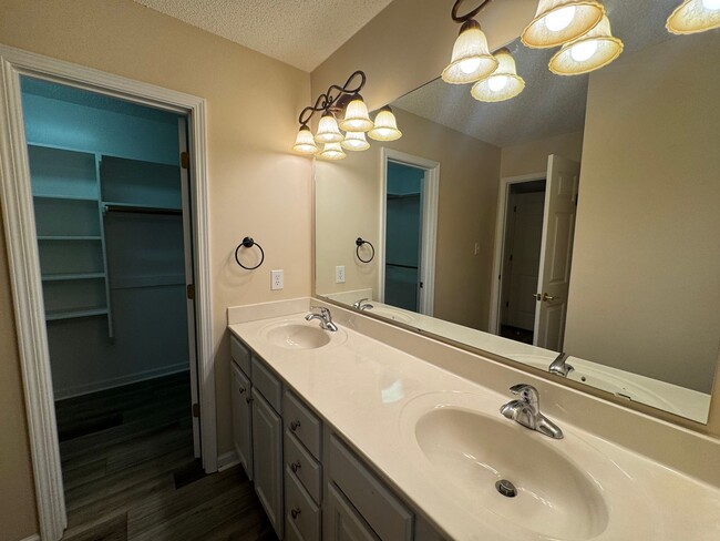 Building Photo - 3 Bedroom |  2.5 Bathroom Raleigh Home wit...