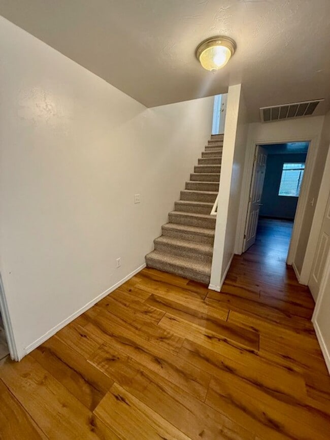 Building Photo - 3 Bedroom 2 Bathroom Pet Friendly-Belgrade