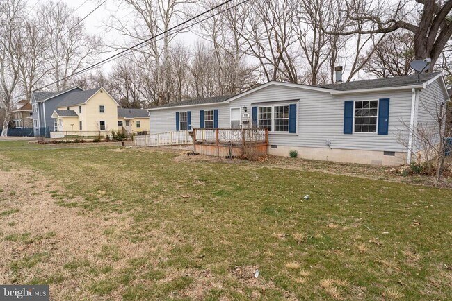 Building Photo - 1205 W 6th St