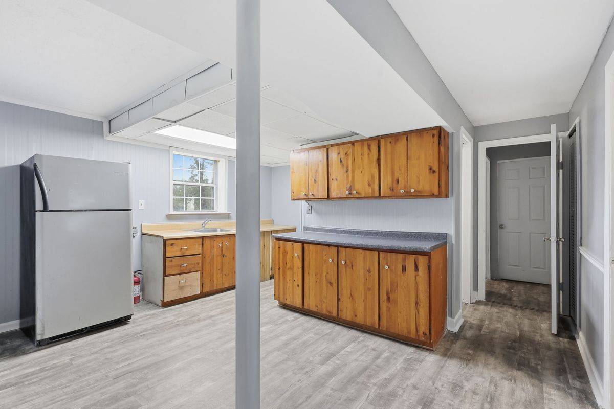 Building Photo - 11259 Edgewood Dr