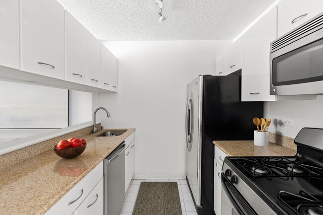 Building Photo - 2 S End Ave