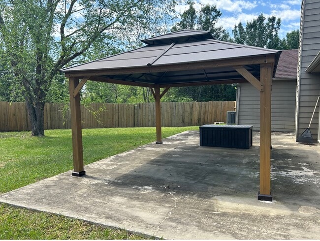 Building Photo - 6495 Saddleback Cir