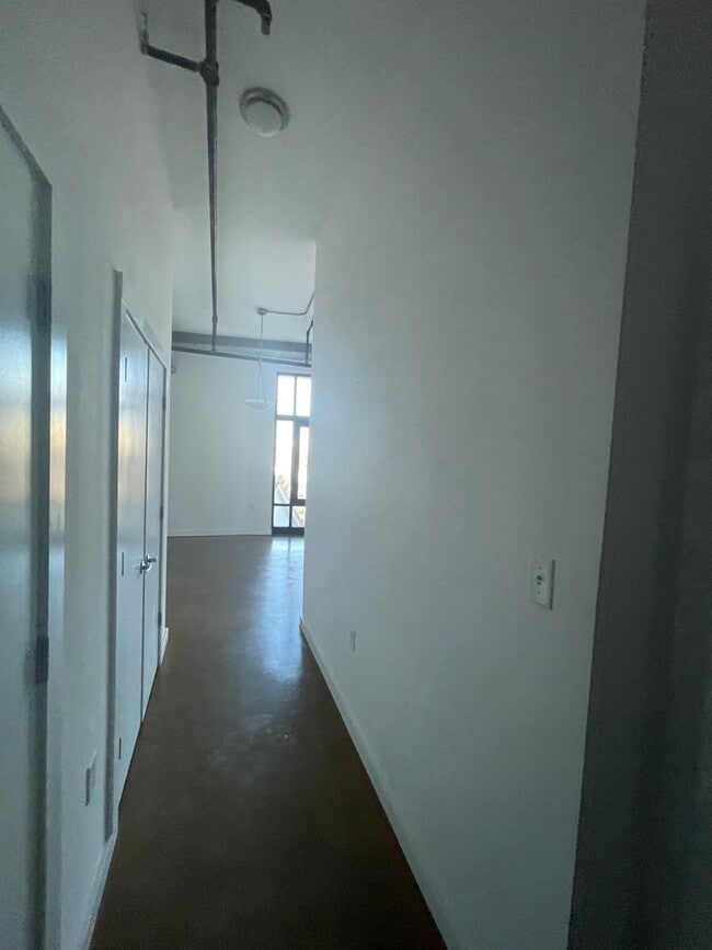 Building Photo - 415 St Pauls Blvd