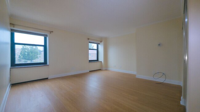 Building Photo - 207 5th Ave SW