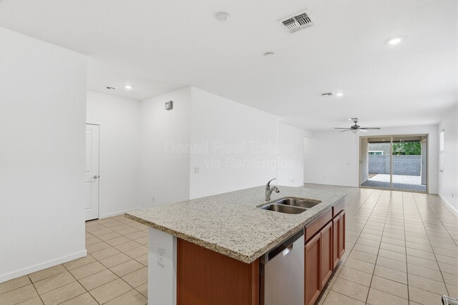 Building Photo - 13300 N 141st Ln