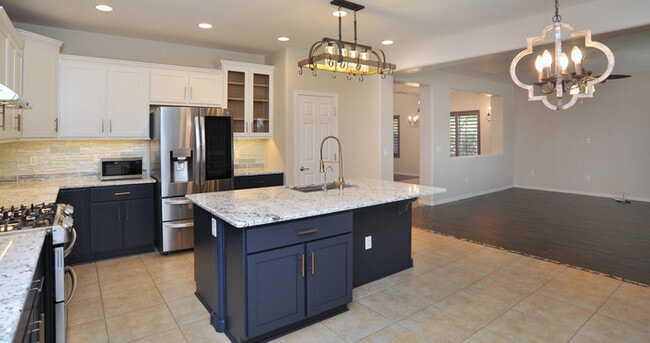 Building Photo - 4 Bedroom, 2.5 Bathroom in Oro Valley