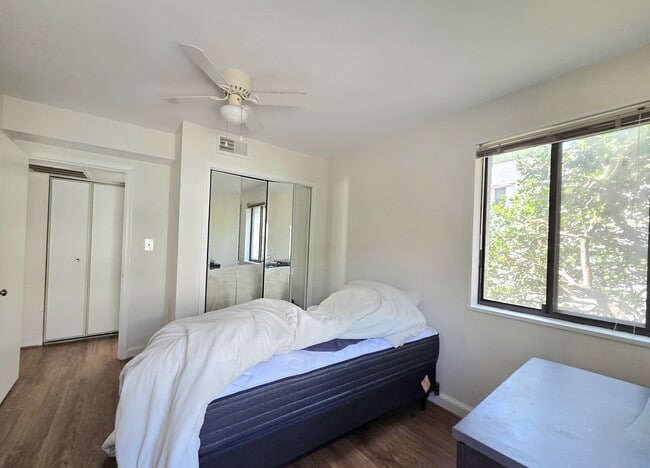 Building Photo - 3821 Davis Pl NW