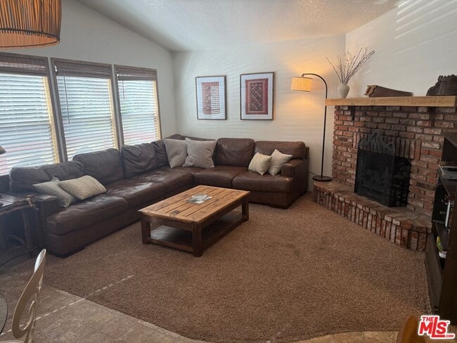 Building Photo - 42810 Willow Ave