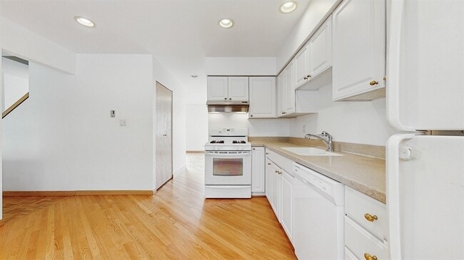 Building Photo - 211 Skokie Blvd