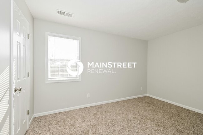 Building Photo - 5 Bedroom Pet-Friendly Home in Jackson, TN with Main Street Renewal