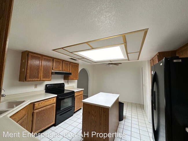Building Photo - 3 br, 2 bath House - 7006 E JENSEN ST #2