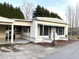 Building Photo - 2322 Tacoma Rd E