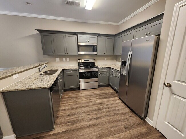 Building Photo - 255 Fieldcrest Dr