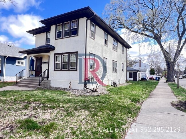 Building Photo - 3255 20th Ave S