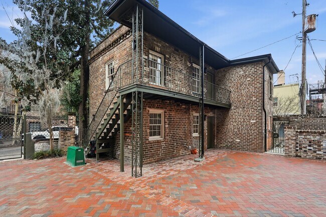 Building Photo - 124 E Mc Donough St