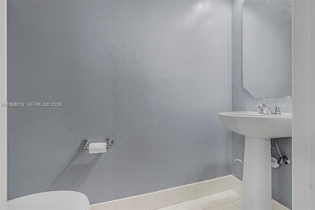 Building Photo - 2712 SW 120th Terrace