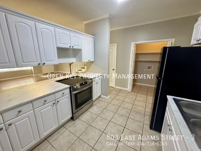 Building Photo - 803 E Adams St