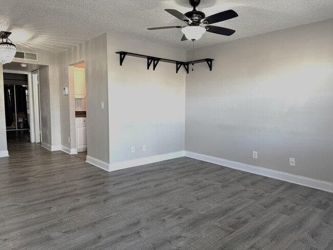 Building Photo - Villa For Rent