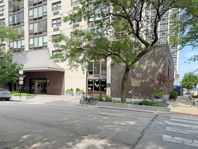 Building Photo - 1313 N Ritchie Ct