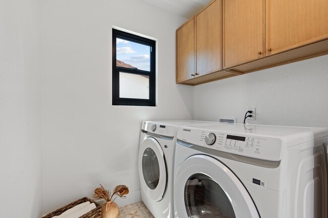 Building Photo - 6803 El Fuerte St