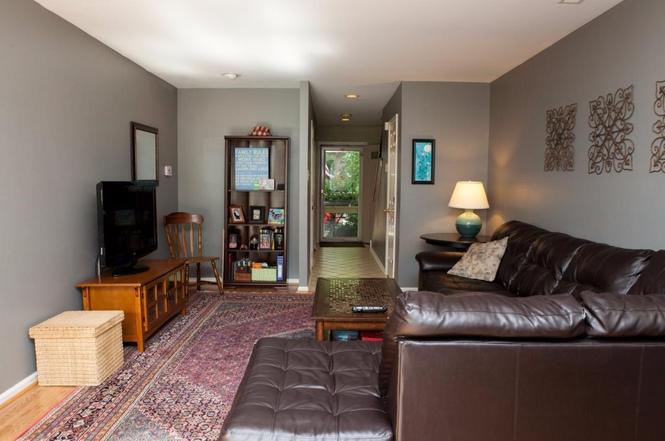 Building Photo - 10 Esprit Ter