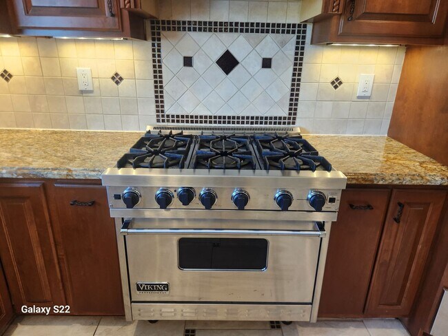 Building Photo - Must See, Incredible 3 bedroom, 2 bathroom...